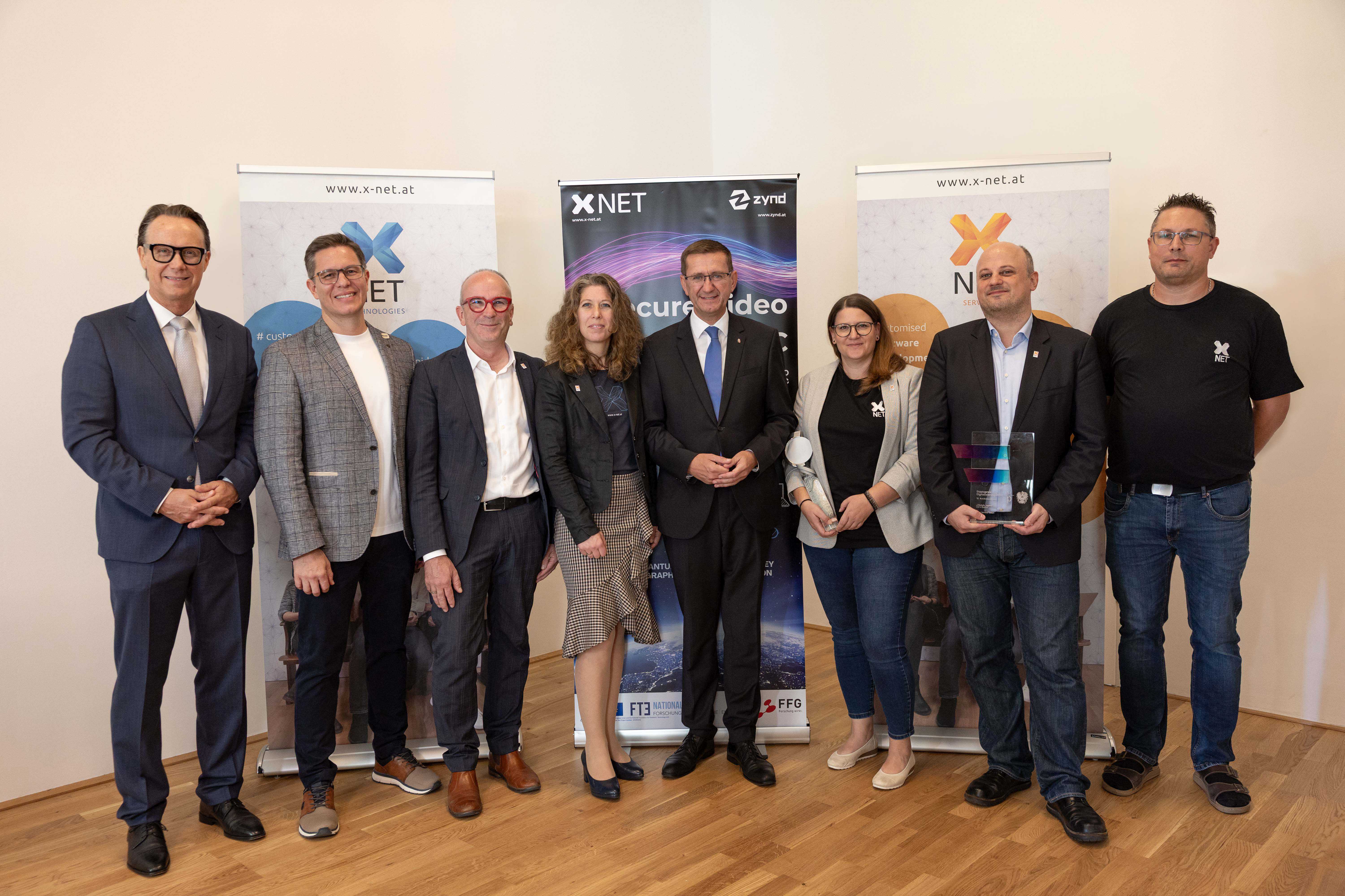 Pressekonferenz Gruppenfoto Land OÖ Spenlingwimmer